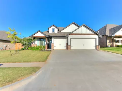 5404 Carmel Creek Dr, Mustang, OK 73064