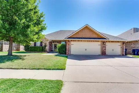 9036 NW 82nd St, Yukon, OK 73099