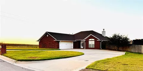98 Clubhouse Dr, Elk City, OK 73644