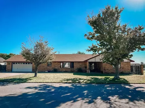 619 S Spencer St, Hinton, OK 73047