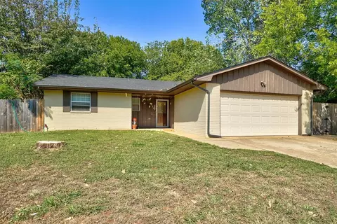 1802 Rolling Stone Dr, Norman, OK 73071