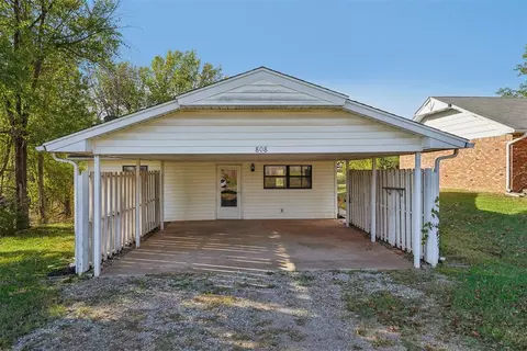 808 E Walnut St, Tecumseh, OK 74873