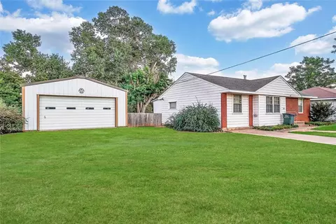 625 Santa Fe Dr, Clinton, OK 73601