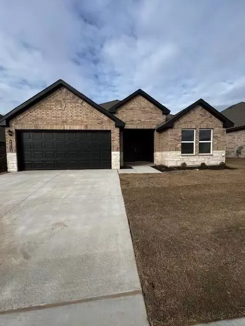 9017 NW 149th St, Yukon, OK 73099