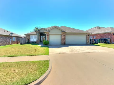 10704 NW 32nd St, Yukon, OK 73099