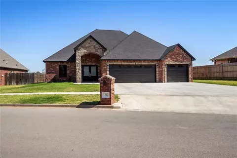 1212 Crimson Dr, Weatherford, OK 73096