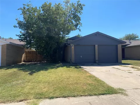 1204 SW 21st St, Moore, OK 73170