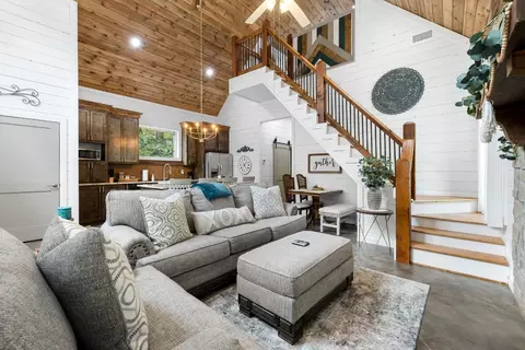 240 Bear Cedar Trl, Broken Bow, OK 74728 photo 8