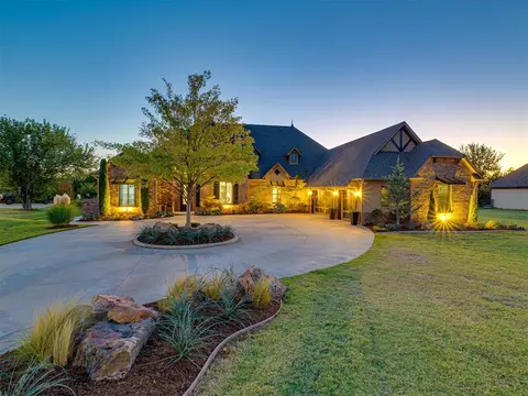 5400 Janson Dr, Edmond, OK 73034