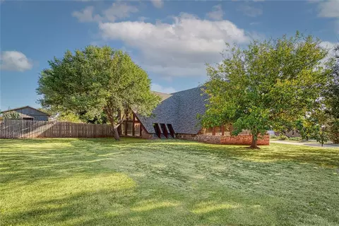 311 Grissom Dr, Elk City, OK 73644