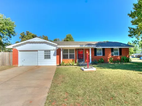 325 E Cedar Ln, Mustang, OK 73064