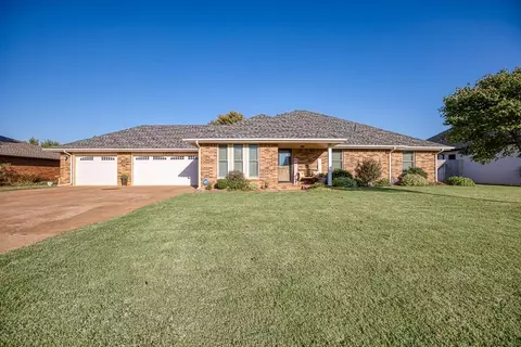 1202 W Fay Ave, Kingfisher, OK 73750