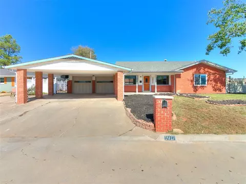 1917 NE 52nd St, Oklahoma City, OK 73111
