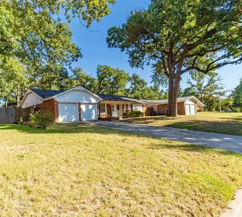 2812 N Holloway Ave, Bethany, OK 73008