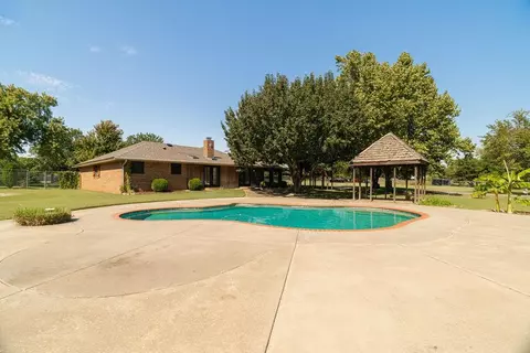 6291 Wooster St, Norman, OK 73071