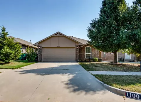 1100 Switzerland Ave, Yukon, OK 73099