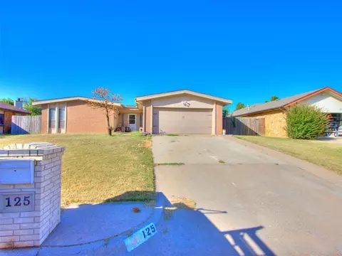125 E Parkland Dr, Yukon, OK 73099