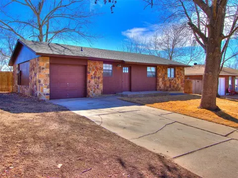 504 Meadowlake Dr, Noble, OK 73068