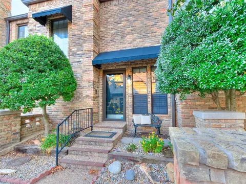 321 Windbrook Dr, Norman, OK 73072 photo 2