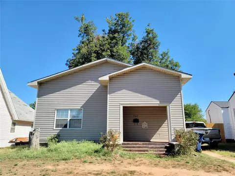 707 S 12th St, Chickasha, OK 73018