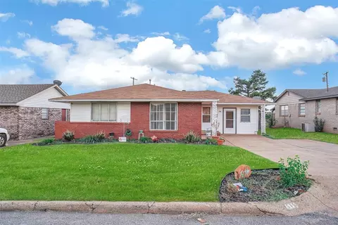 506 W Oklahoma Ave, Weatherford, OK 73096
