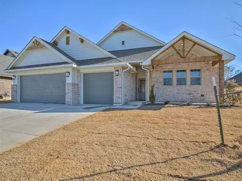 2308 Creekview Trl, Moore, OK 73160