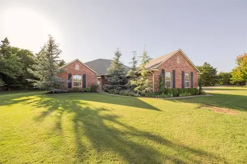 10451 Hunters Path Cir, Edmond, OK 73034