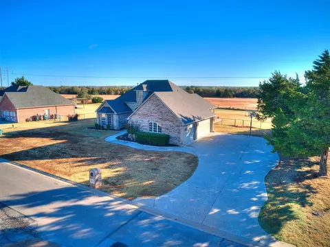 8606 Venezia Ln, Edmond, OK 73034