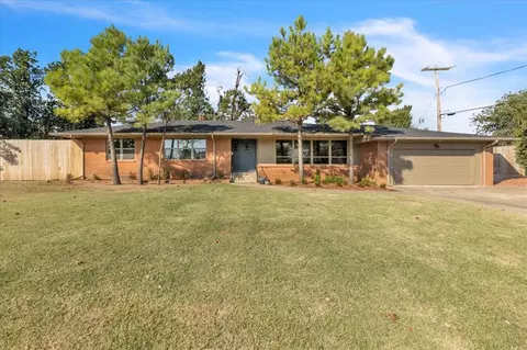 6401 Avalon Ln, Nichols Hills, OK 73116