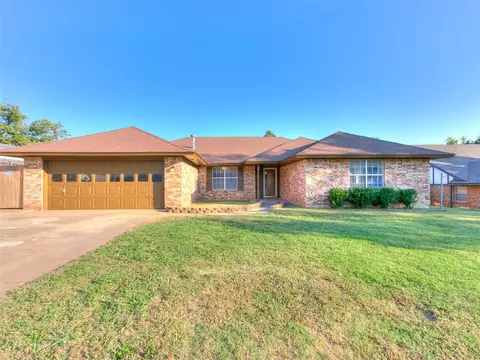 2805 Woodcreek Rd, Midwest City, OK 73110