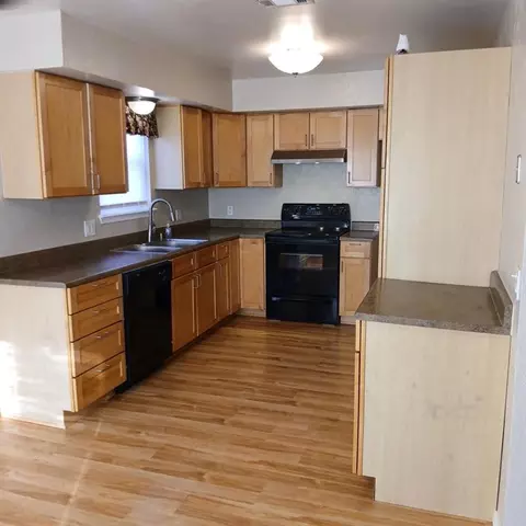 733 N Briarwood Dr, Midwest City, OK 73130