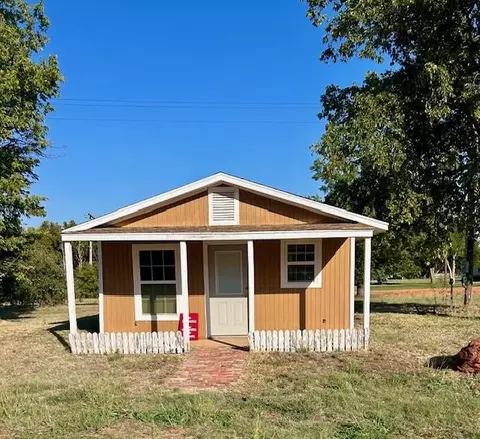 801 N Dena St, Cordell, OK 73632