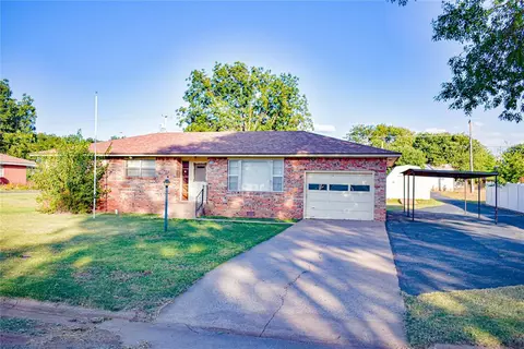 1308 N 5th St, Sayre, OK 73662