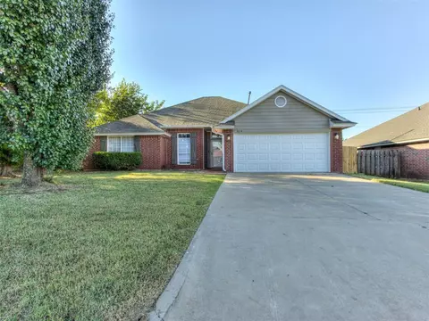 324 E Twelve Oaks Ter, Mustang, OK 73064