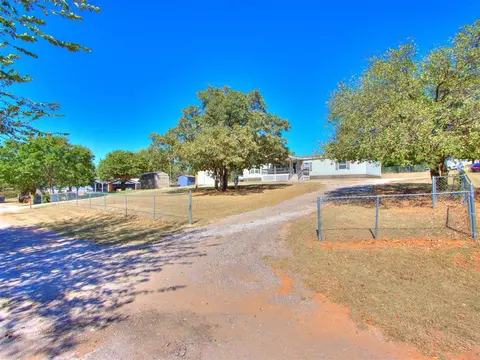 8548 Rockbrook Dr, Edmond, OK 73034