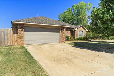 11425 SW 11th St, Yukon, OK 73099