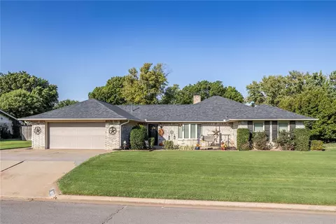 613 Walnut St, Weatherford, OK 73096