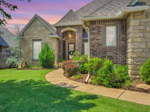 709 Belmar Dr, Edmond, OK 73025