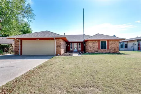 112 E Meade Dr, Yukon, OK 73099 photo 2