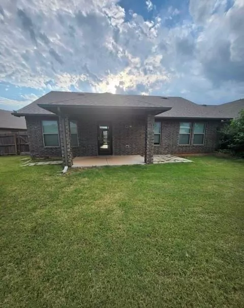 404 Scully Rd, Yukon, OK 73099