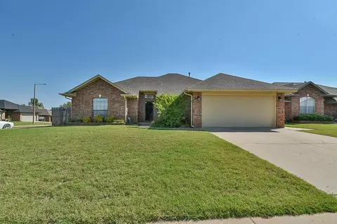 628 Madeline Ln, Moore, OK 73160