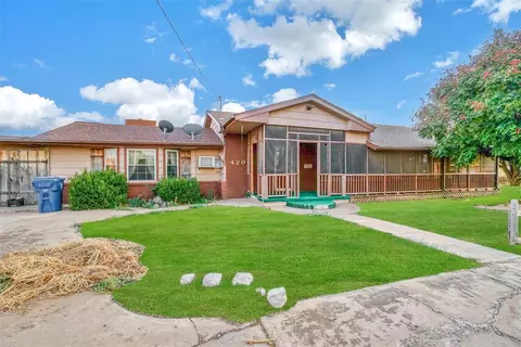 420 W 8th St, Cordell, OK 73632