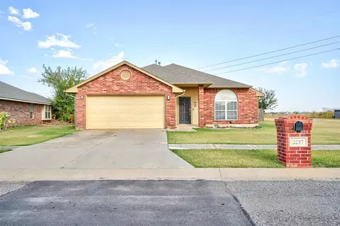 2237 Scissortail Landing Dr, Edmond, OK 73012