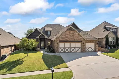 8200 Crew Ln, Edmond, OK 73034