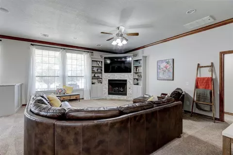 400 Daybreak Dr, Norman, OK 73071 photo 10