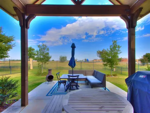125 Pont Julienn Ct, Edmond, OK 73034