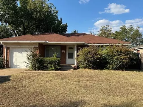 2001 Hasley Dr, The Village, OK 73120