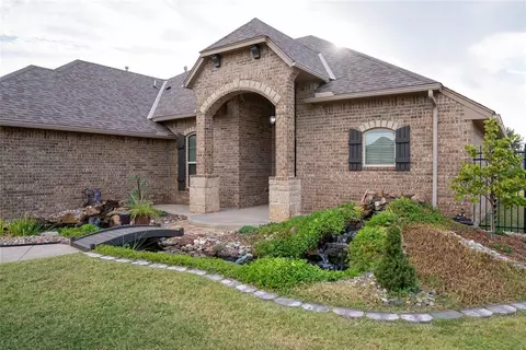 313 Prospector Cir, Yukon, OK 73099