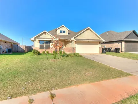1213 SE 28th St, Moore, OK 73160