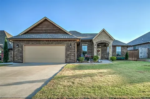 2256 E Thomas Ter, Mustang, OK 73064